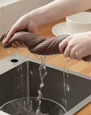 Six Problems Solved no trace absorbent dish rags for kitchen, showing soft, durable fabric and absorbent texture on a clean countertop.