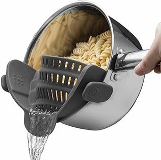 Silicone pot strainer clip-on for pots and pans, heat-resistant kitchen drainer with handle for easy draining.