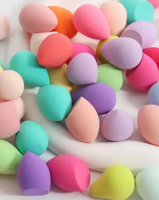 Set of 20 latex-free professional makeup sponges from Problems Solved, soft and versatile for flawless application.