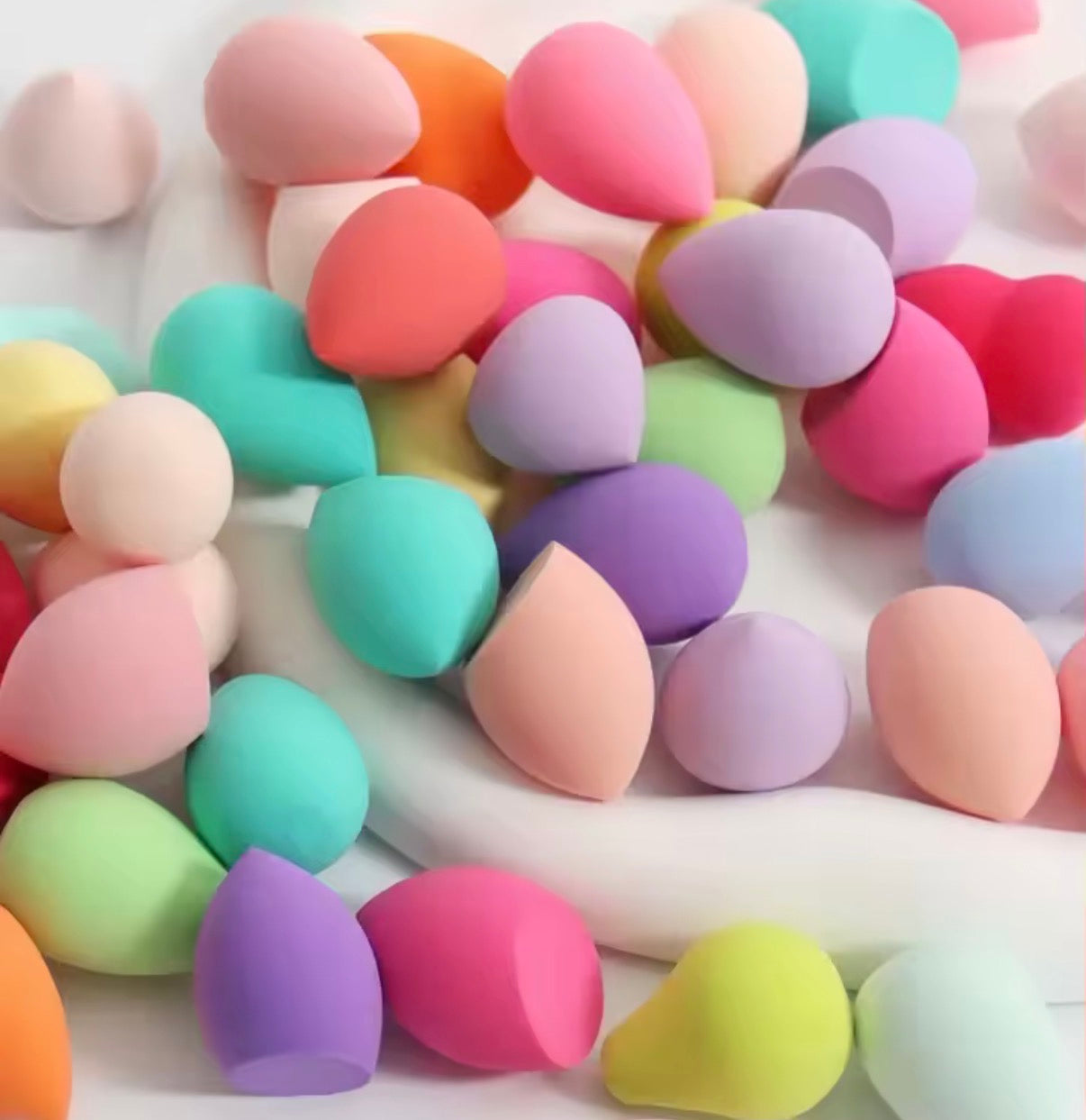 Set of 20 latex-free professional makeup sponges from Problems Solved, soft and versatile for flawless application.